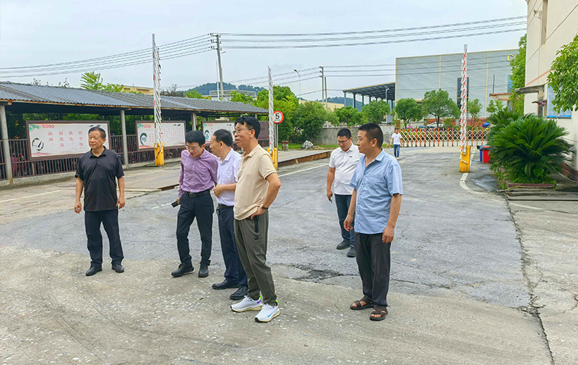 【綠色領(lǐng)航·智慧交融】華洲木業(yè)董事長率團(tuán)深訪鐘氏木業(yè)，共譜江西綠色發(fā)展新篇章(圖2)